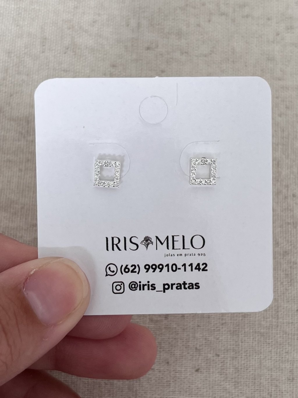 BRINCO BABY QUADRADO PEDRAS VAZADO