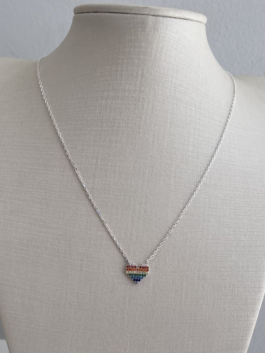 COLAR CORAÇÃO PEDRAS COLOR 40+5CM