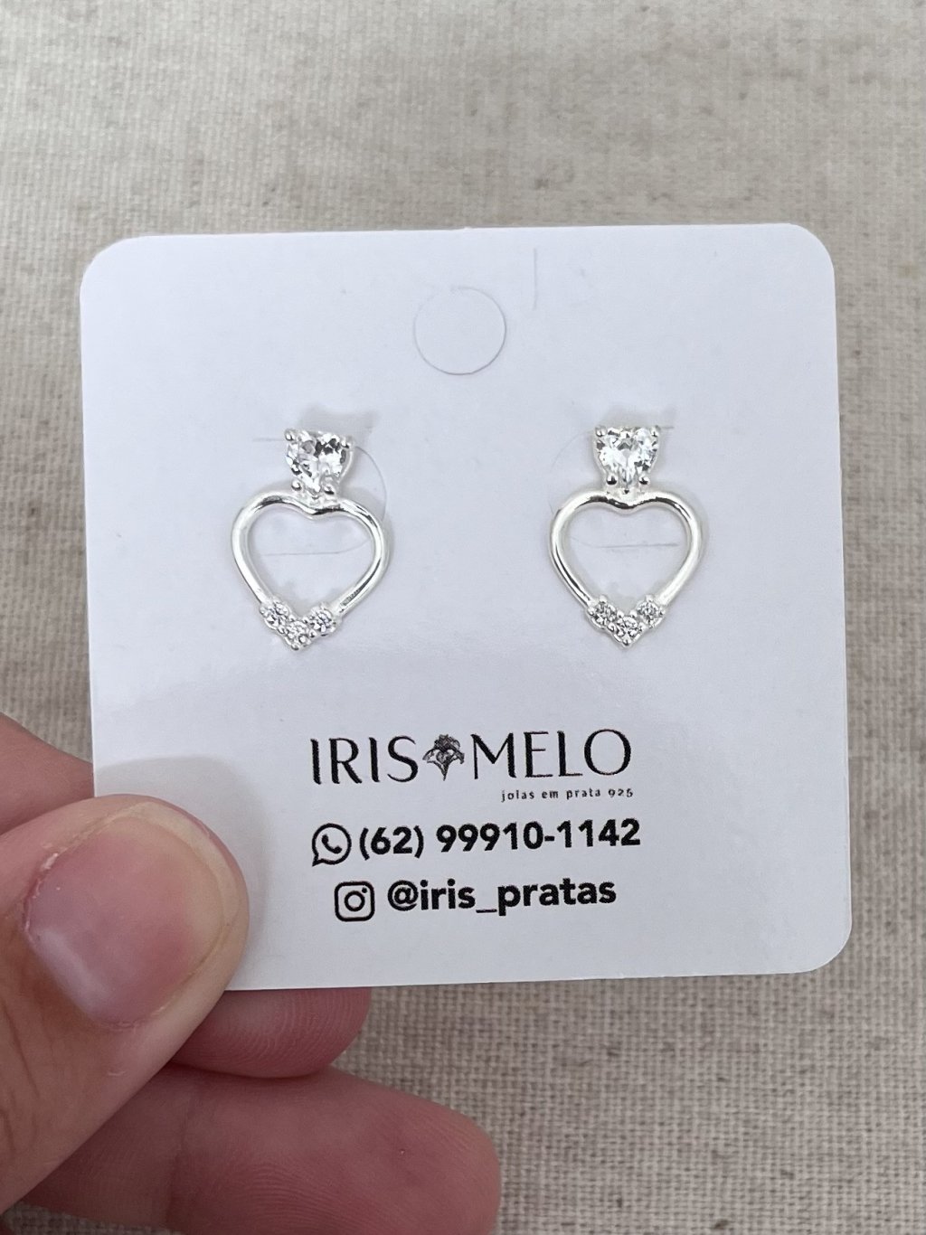 BRINCO CORAÇÃO VAZADO + PEDRAS