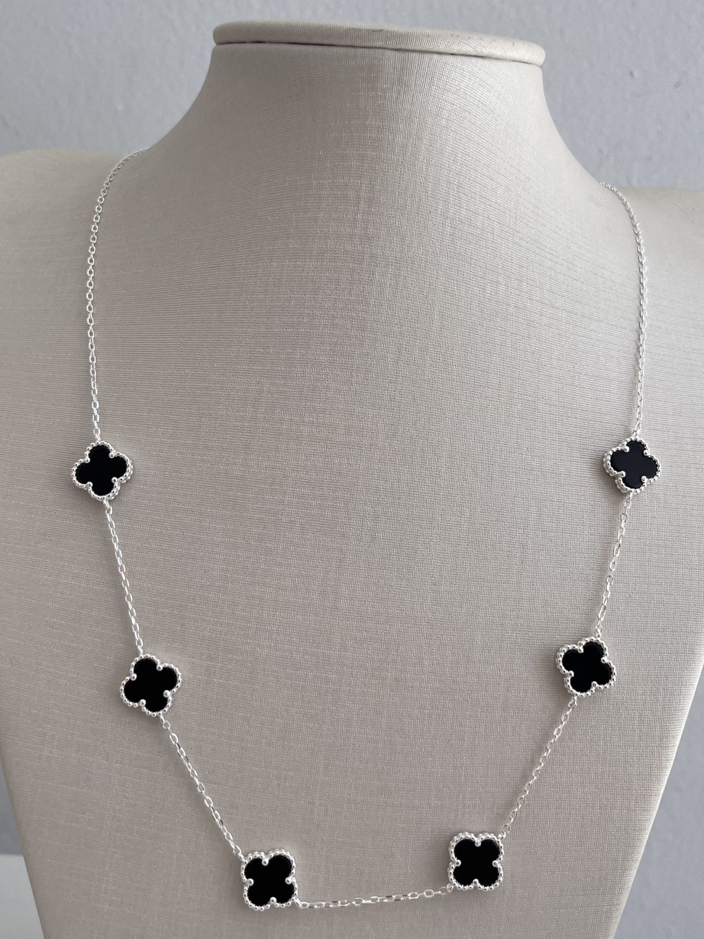 COLAR TREVOS PRETOS 60CM