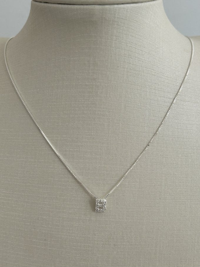 COLAR LETRA B CRAVEJADA 45CM 