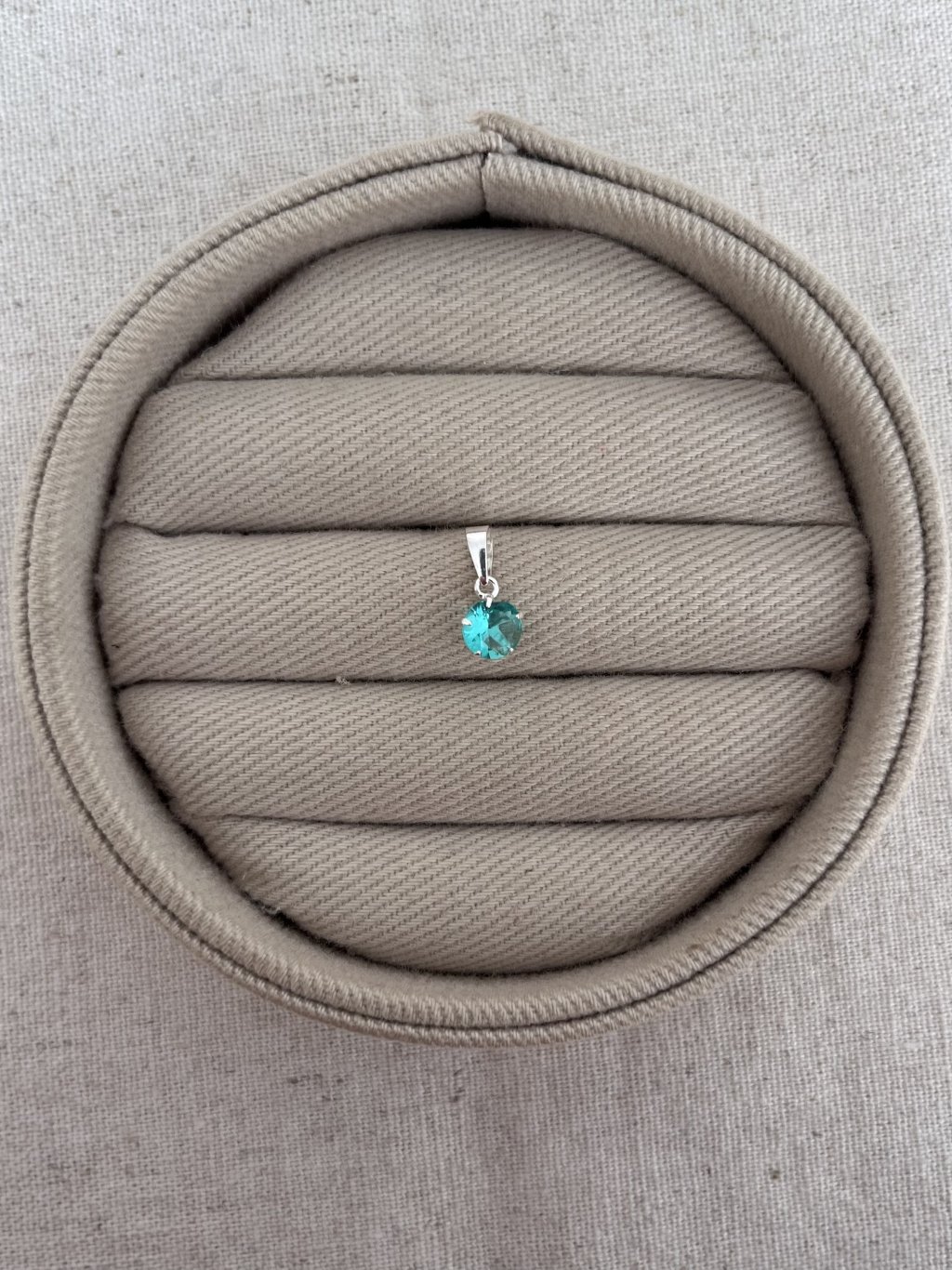 PINGENTE PONTO LUZ VERDE ÁGUA 