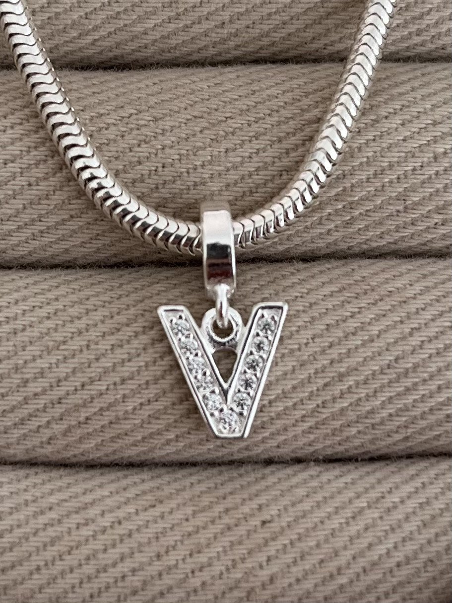 BERLOQUE LETRA V CRAVEJADA 