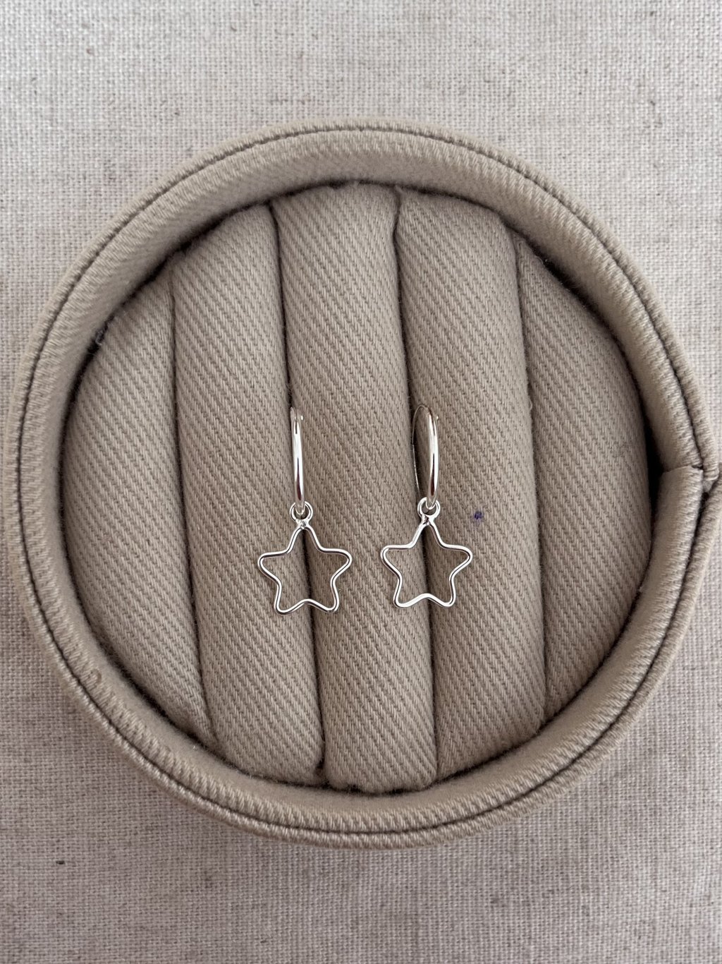 BRINCO ARGOLINHA ESTRELA VAZADA DEPEND. ENCAIXE 