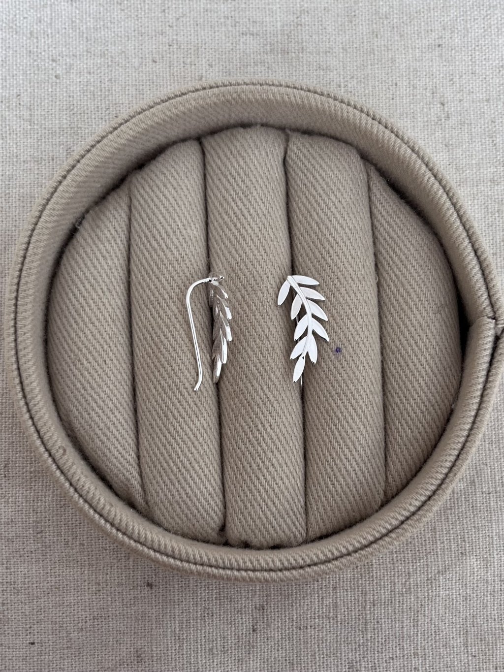 BRINCO EARCUFF FOLHAS 