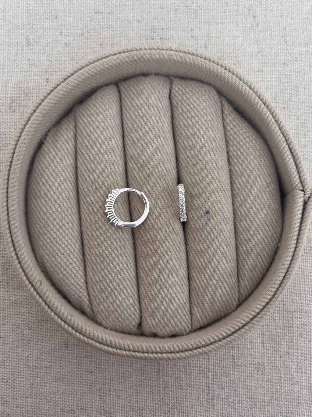 BRINCO ARGOLINHA CRAVEJADA M