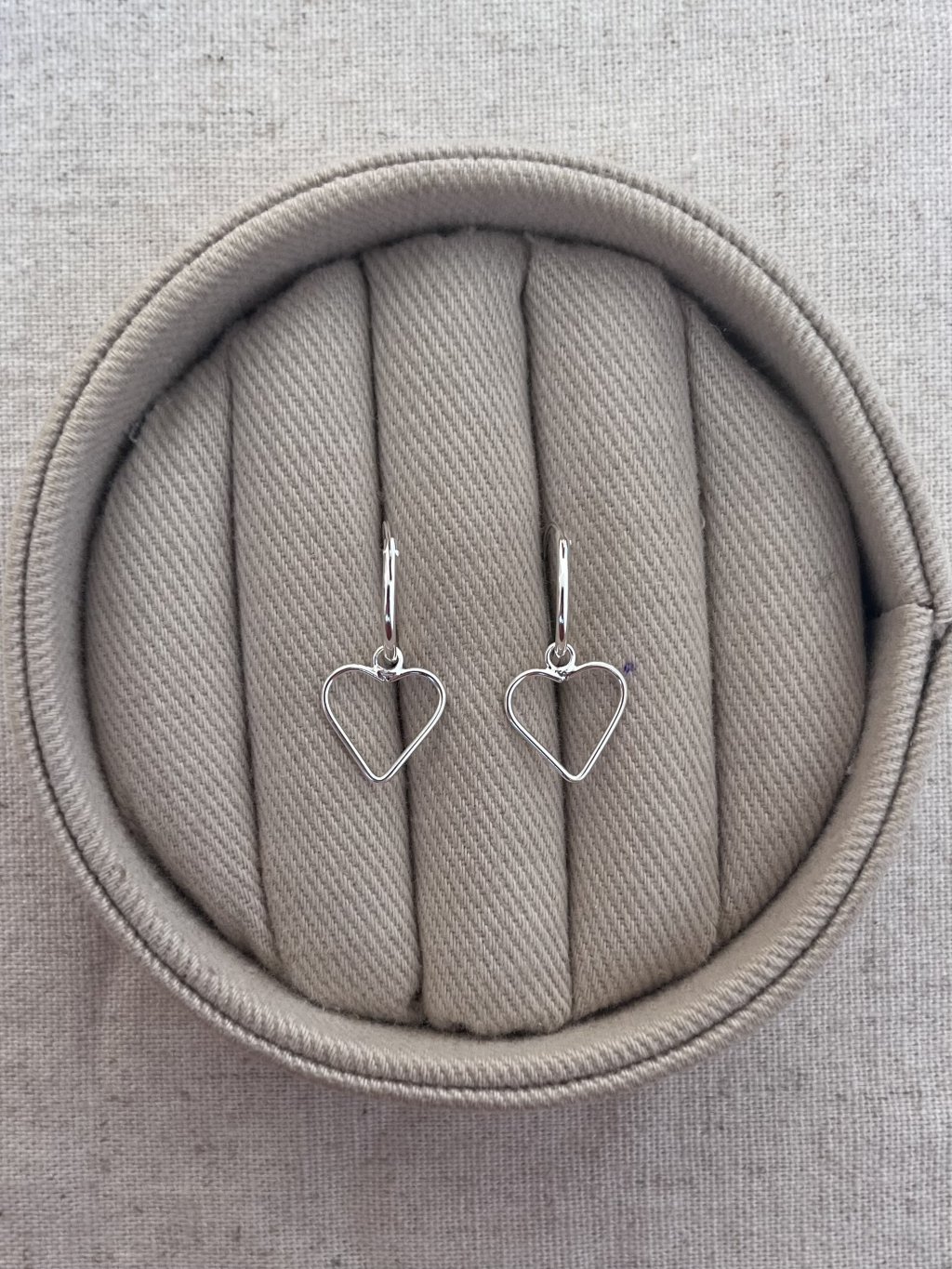 BRINCO ARGOLINHA CORAÇÃO VAZADO DEPEND. ENCAIXE