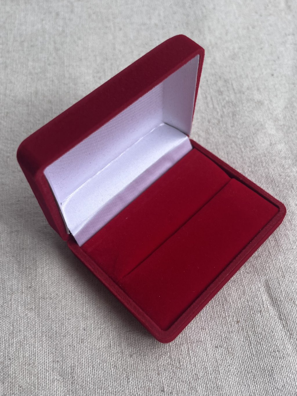 CAIXINHA VELUDO ALIANÇA VERMELHA