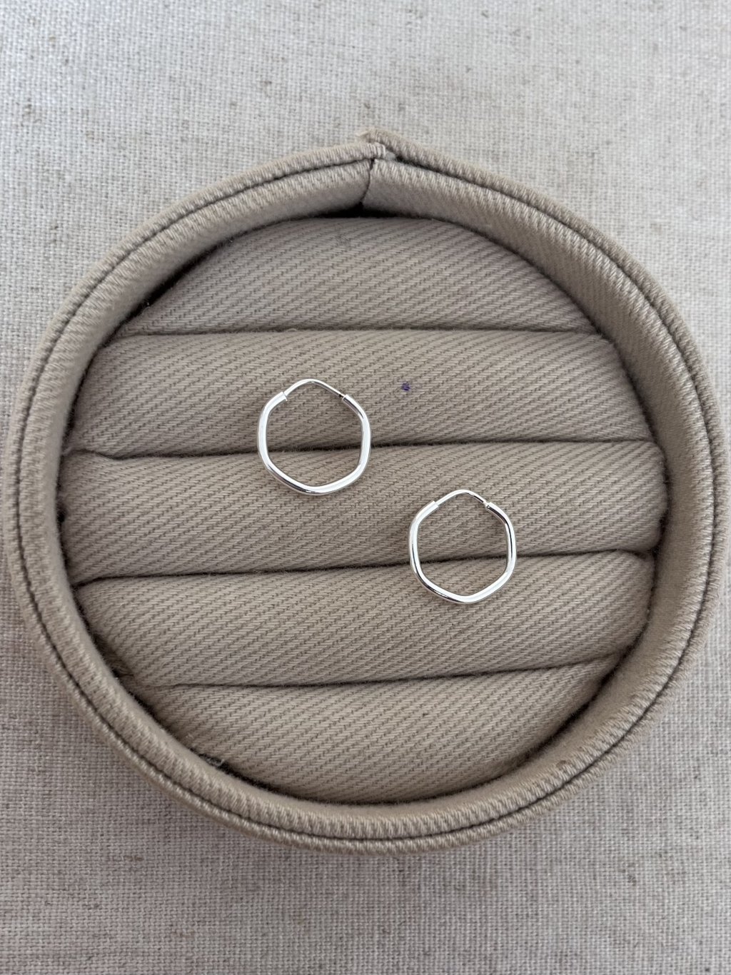 BRINCO ARGOLINHA HEXÁGONO ENCAIXE 1,4CM