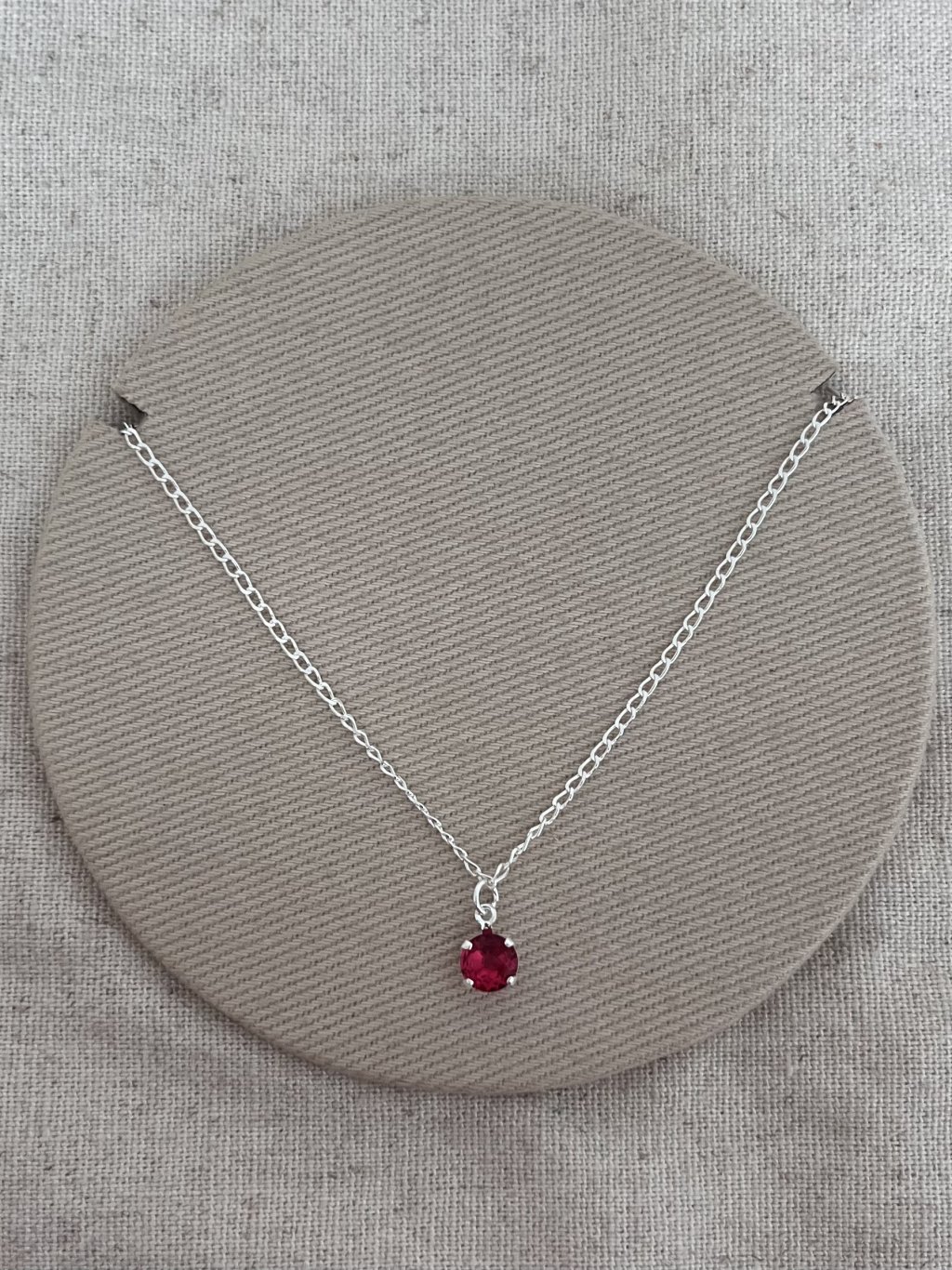 TORNOZELEIRA PEDRA VINHO 24CM