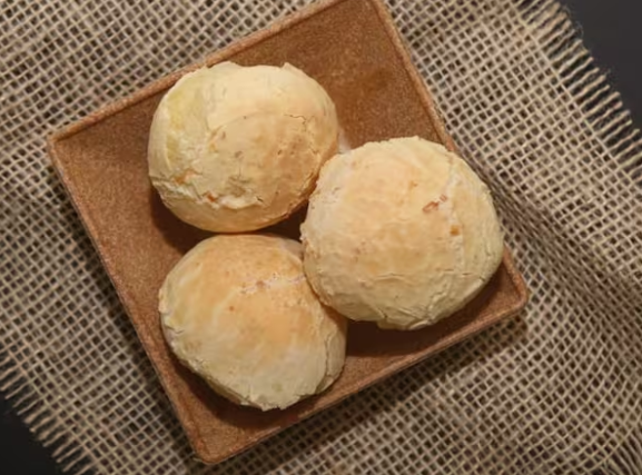 Pão de Queijo Médio (50g) congelado 1kg- aprox. 20unid.