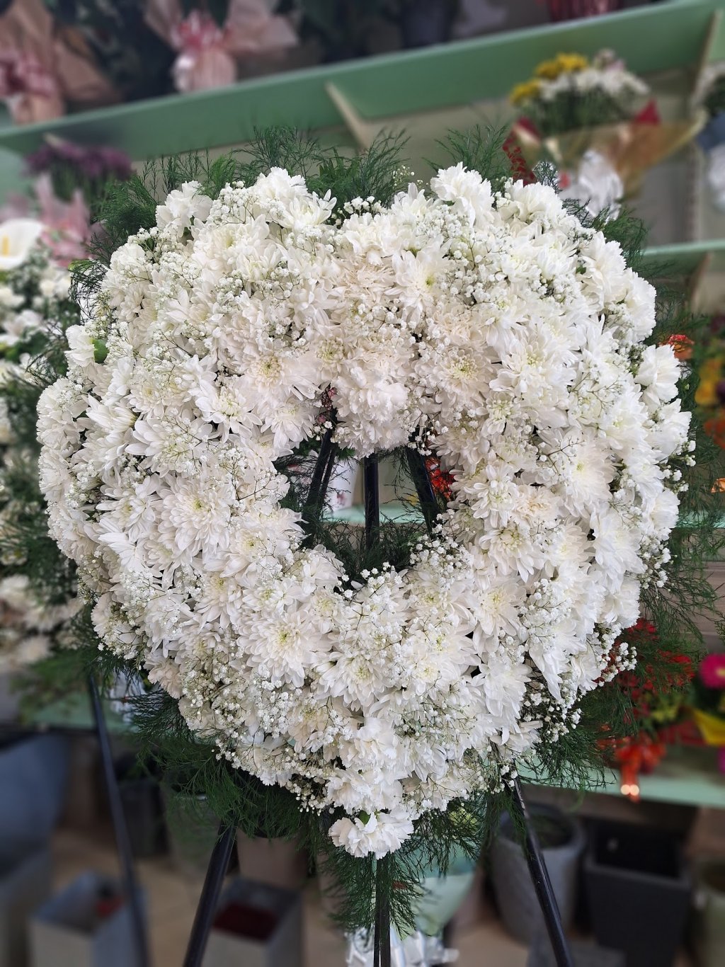   Coroa Fúnebre em Formato de Coração - Amor Eterno e Paz 