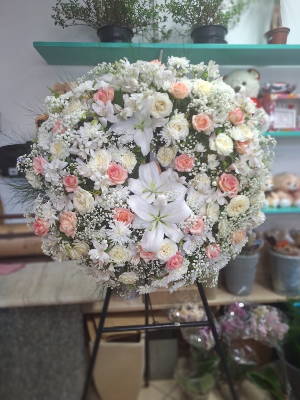Coroa Fúnebre Delicada - Serenidade e Afeto (Branco e Rosé 70cm)