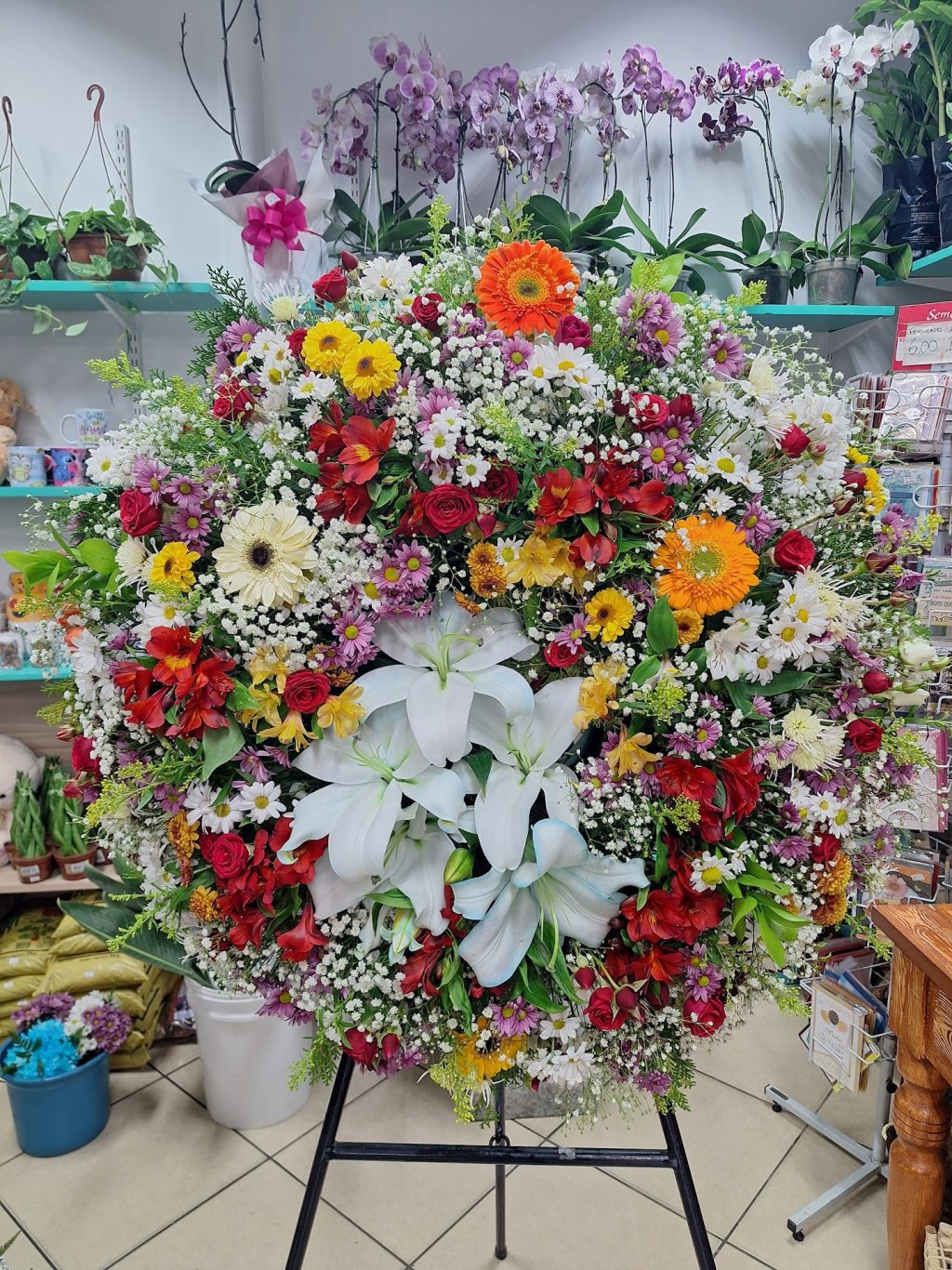 Coroa Fúnebre Mista - Memória e Alegria (Múltiplas Cores com Destaque Central )
