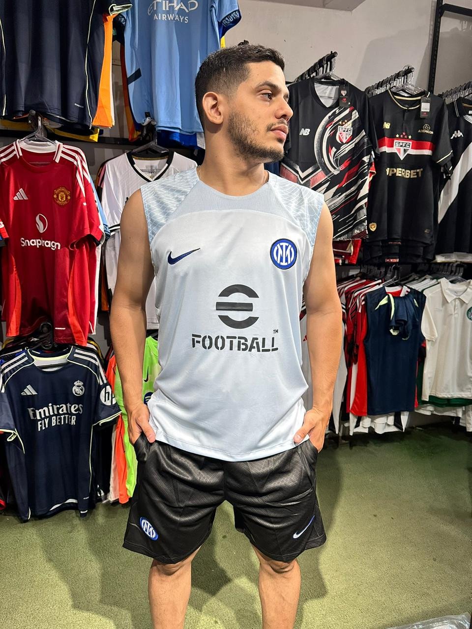 REGATA E SHORT INTER DE MILÃO