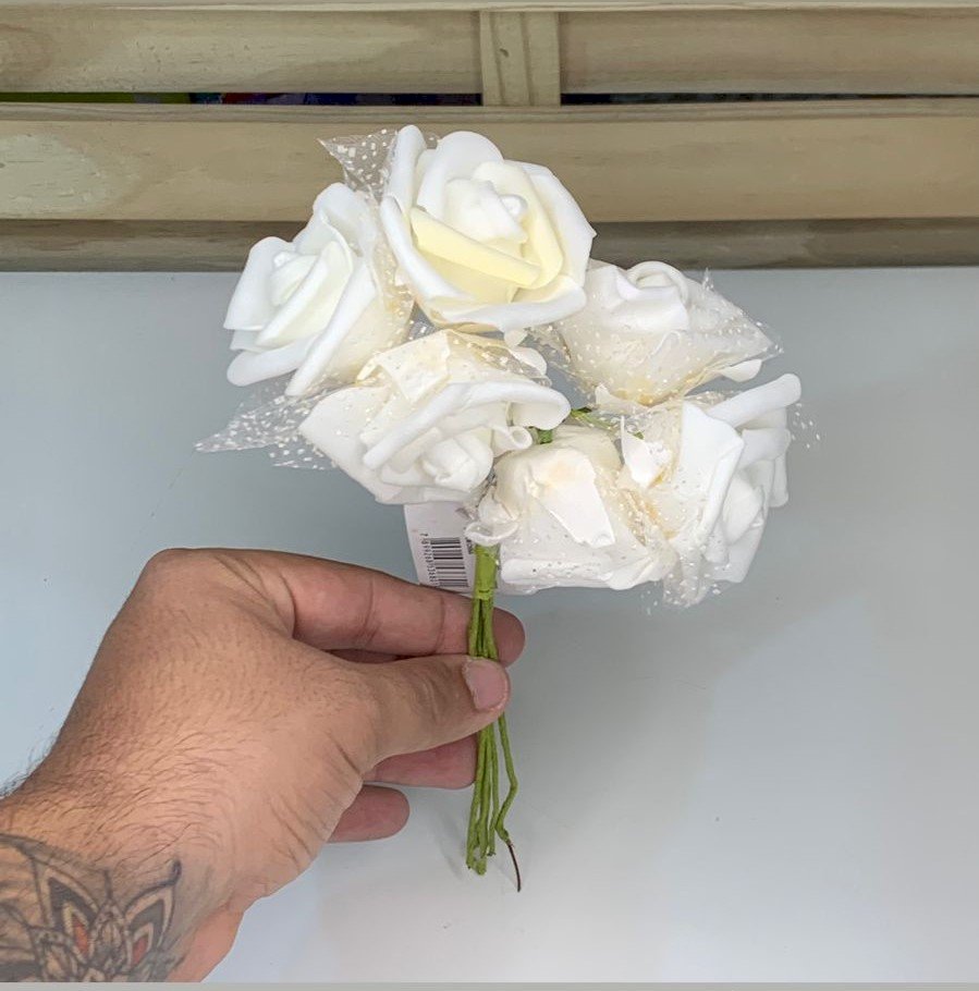 BUQUE ROSA EVA C/6 22CM BRANCO COM TULE 536801