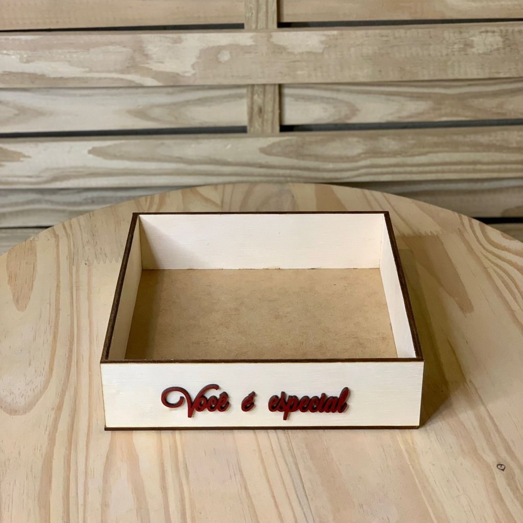 BANDEJA 20X20X5CM COMPENSADO C/FRASE 555396