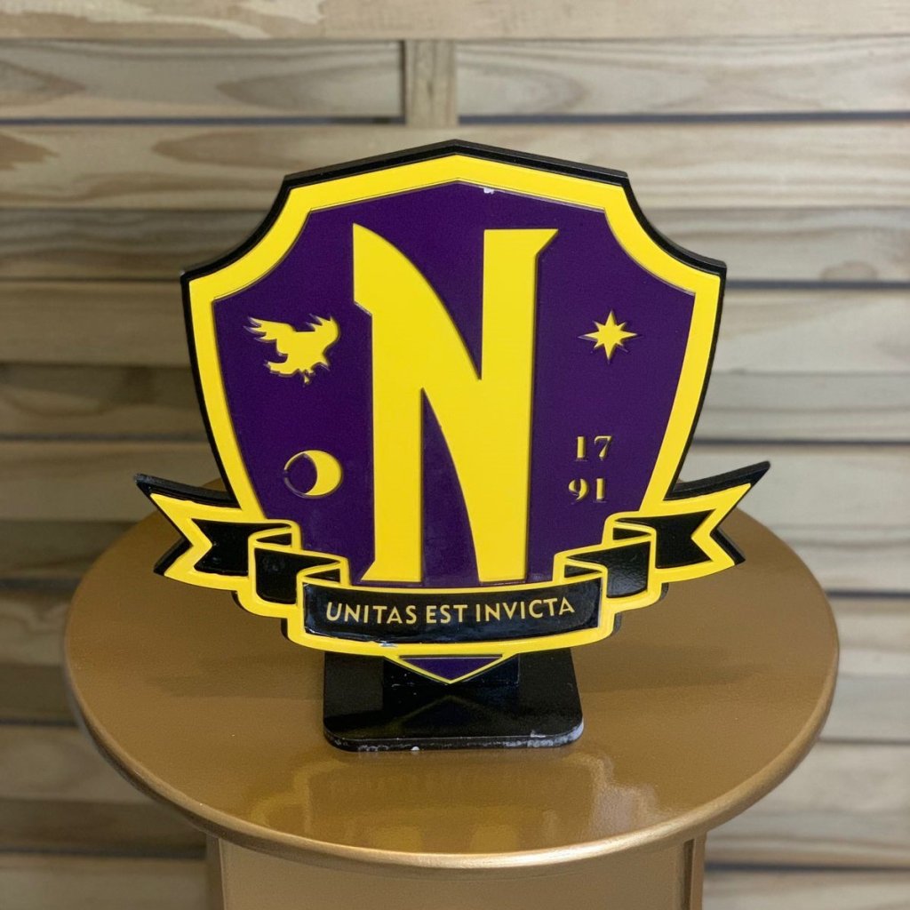 DISPLAY LOGO ESCOLA WANDINHA 27CM 448318