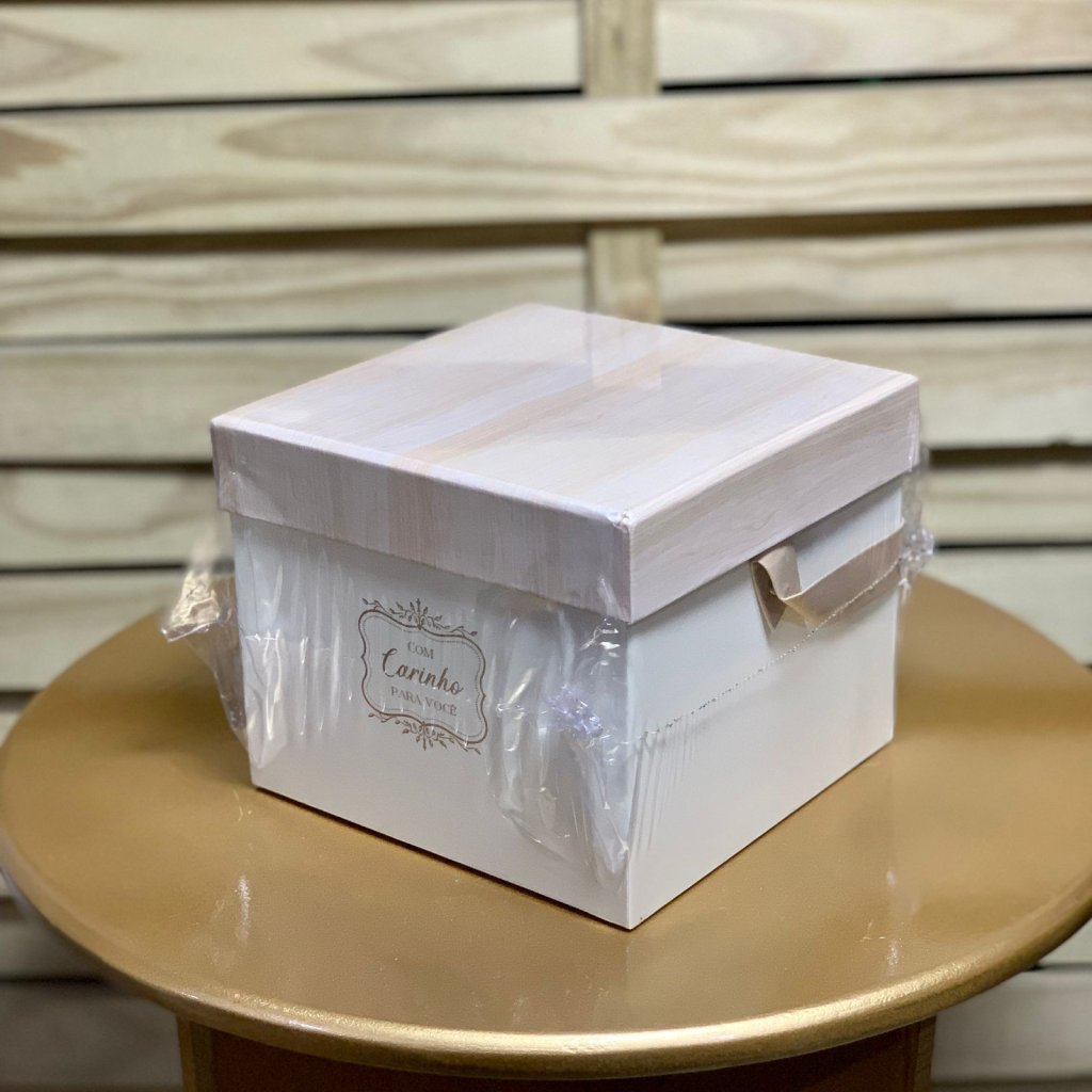 CAIXA LUXO QUADRADA C/HOT STAMP 16CMX16CMX13CM OFF WHI 35855
