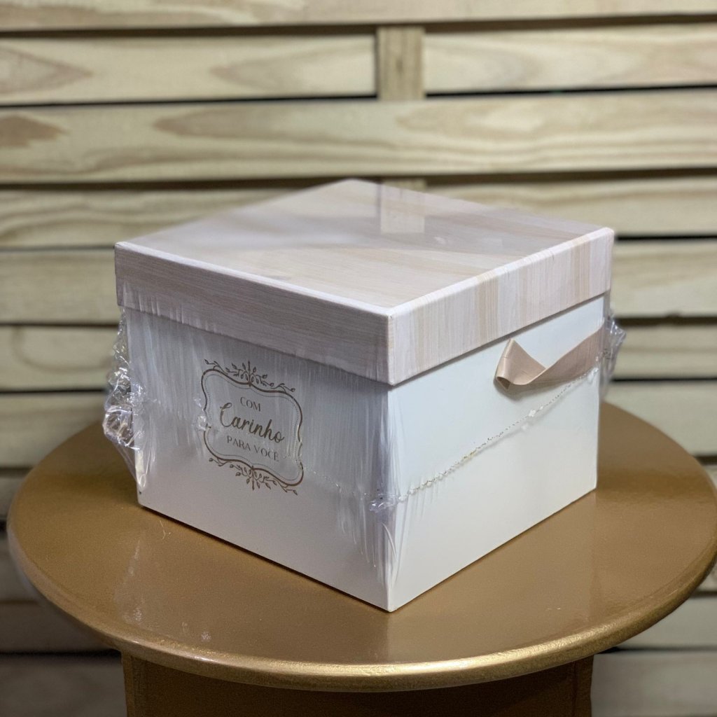 CAIXA LUXO QUAD C/HOT STAMP 18,5CMX18,5CMX15CM OFF WHI 35854