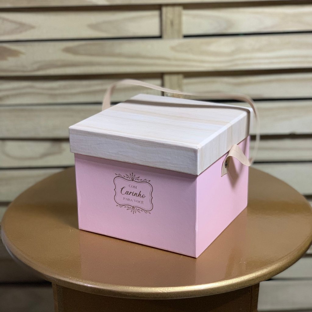 CAIXA LUXO QUADRADA C/HOT STAMPIN 16CMX16CMX13CM ROSA 35851