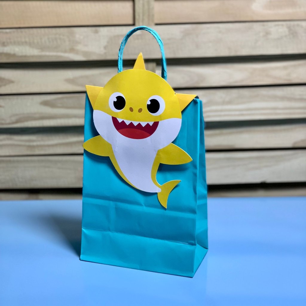 SACOLA PAP C/FECHA BABY SHARK P 21,5X15X8 24010090