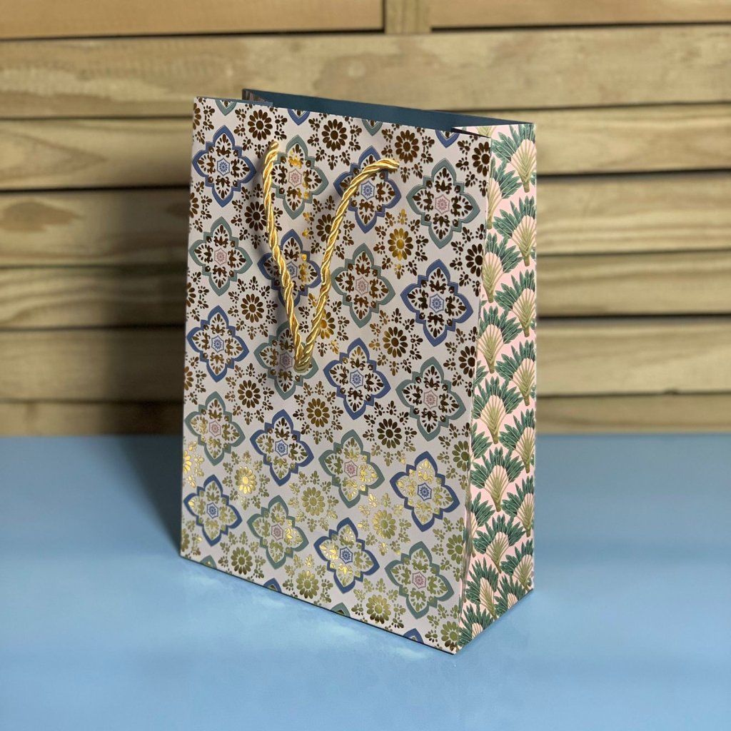 SAC0007 SACOLA PARA PRESENTE PAPEL 240 19,4X8,6X27CM 962013