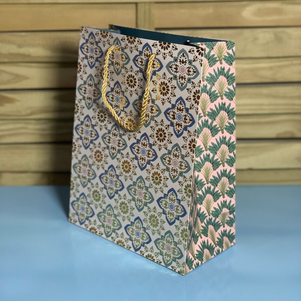 SAC0008 SACOLA PARA PRESENTE DE PAPEL 240 24X12X31CM 965687