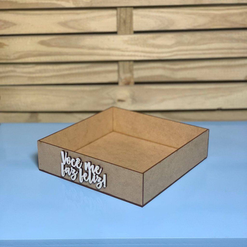 BANDEJA 20X20X5CM MDF CRU C/FRASE APLICADA CRUA 637351