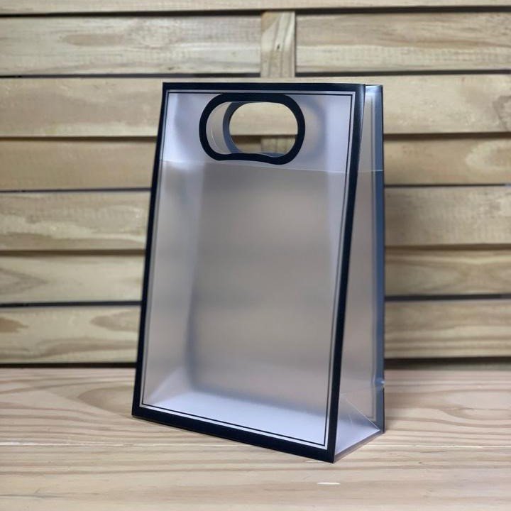 SACOLA PARA PRESENTES EM POLIPROPILENO 26X18X8CM 270538