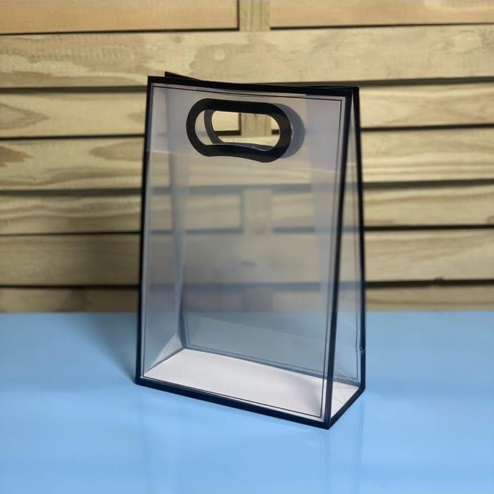 SACOLA DE PLASTICO PARA PRESENTE 26X18X8CM 259731