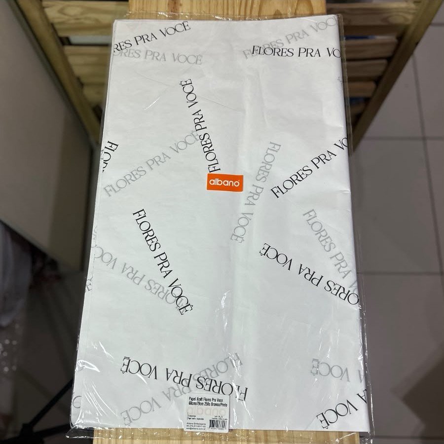 PAPEL KRAFT FLORES PRA VOCE 68CMX79CM 25FLS BRANCO/PRETO 38805