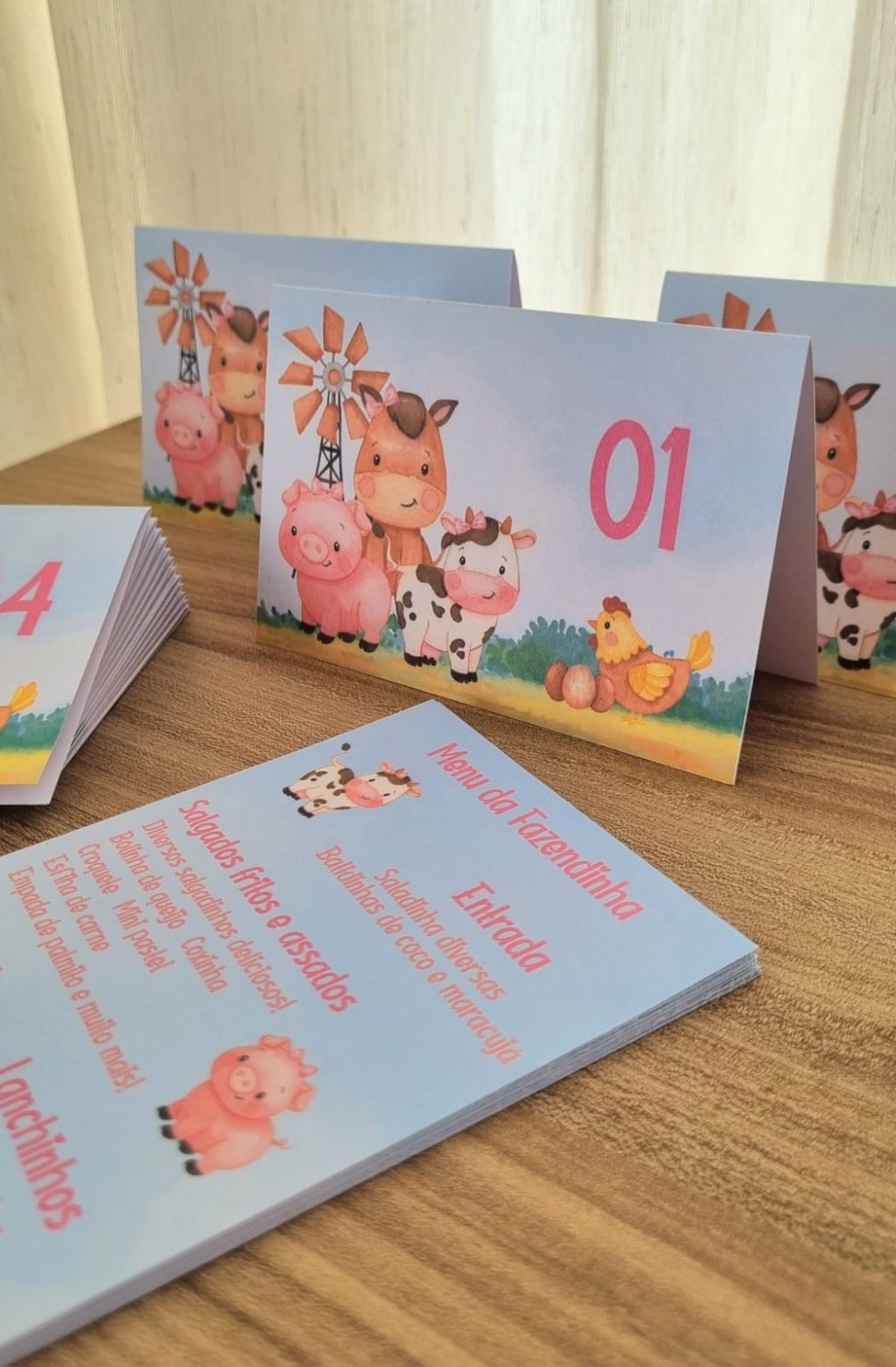 KIT  CARDÁPIO DE MESA  + BRINDE LAPELA DE MESA 