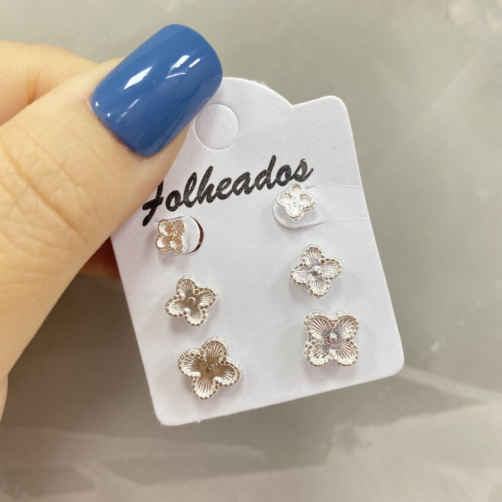 Trio de brincos prata folheado flor da sorte (inspiração Virgínia) ✨
