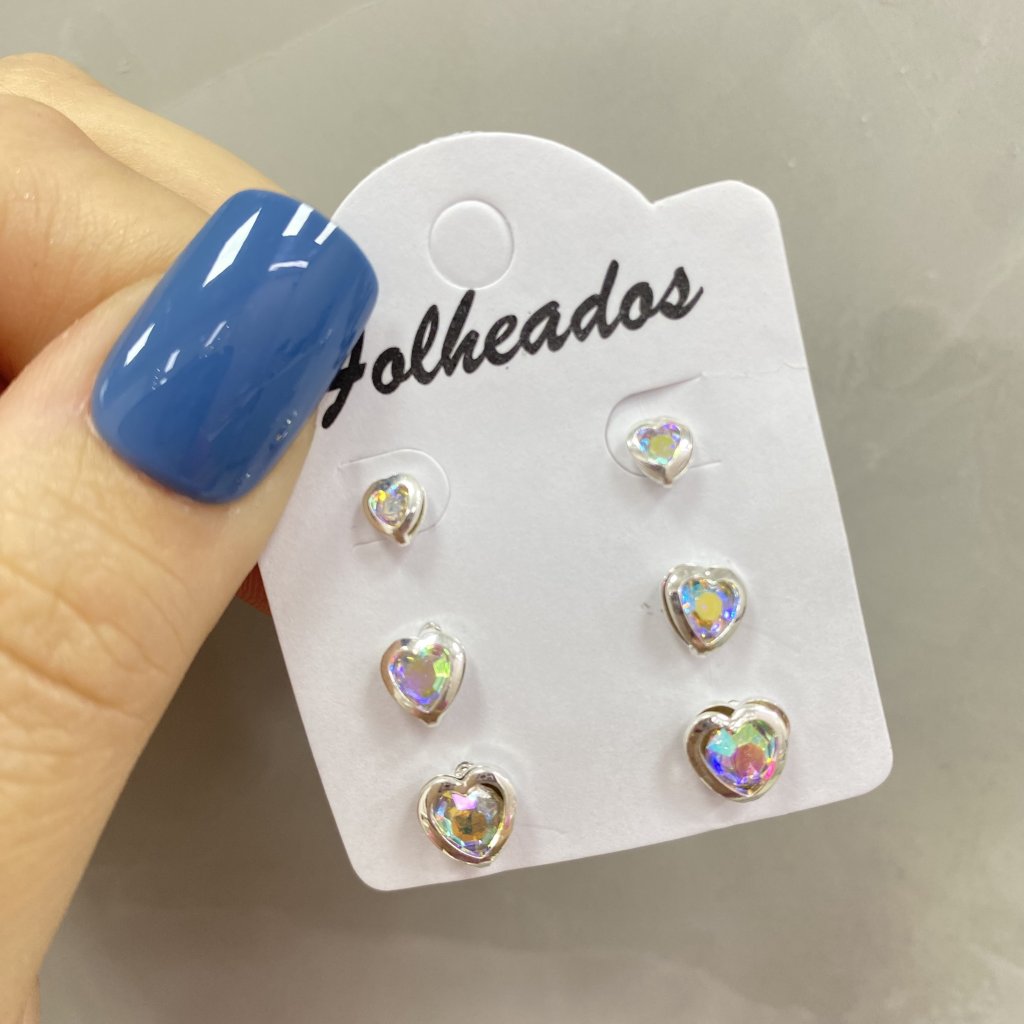 Trio de brincos prata folheado mini coração com pedrinha furta cor ✨