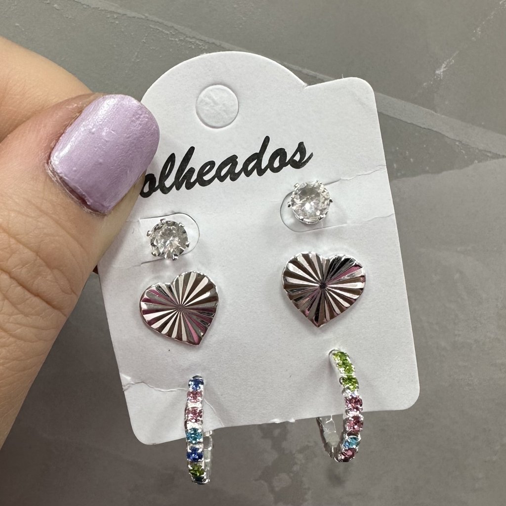 Trio de brincos prata folheado ponto de luz, coração detalhada e argolinha colorida cravejada ✨