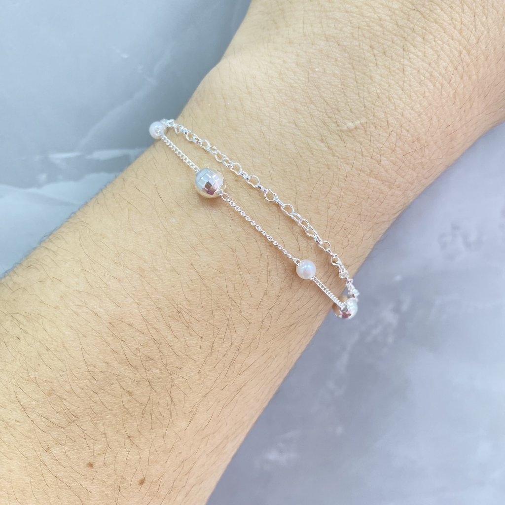 Pulseira duo prata folheado fio mini coração e bolinha prata e pérola ✨