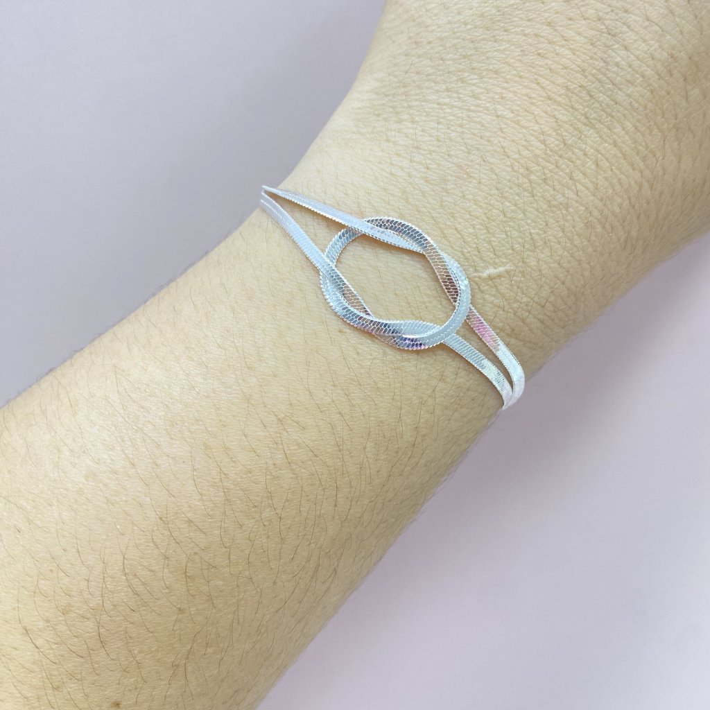 Pulseira prata folheada fio de cobra em nó ✨