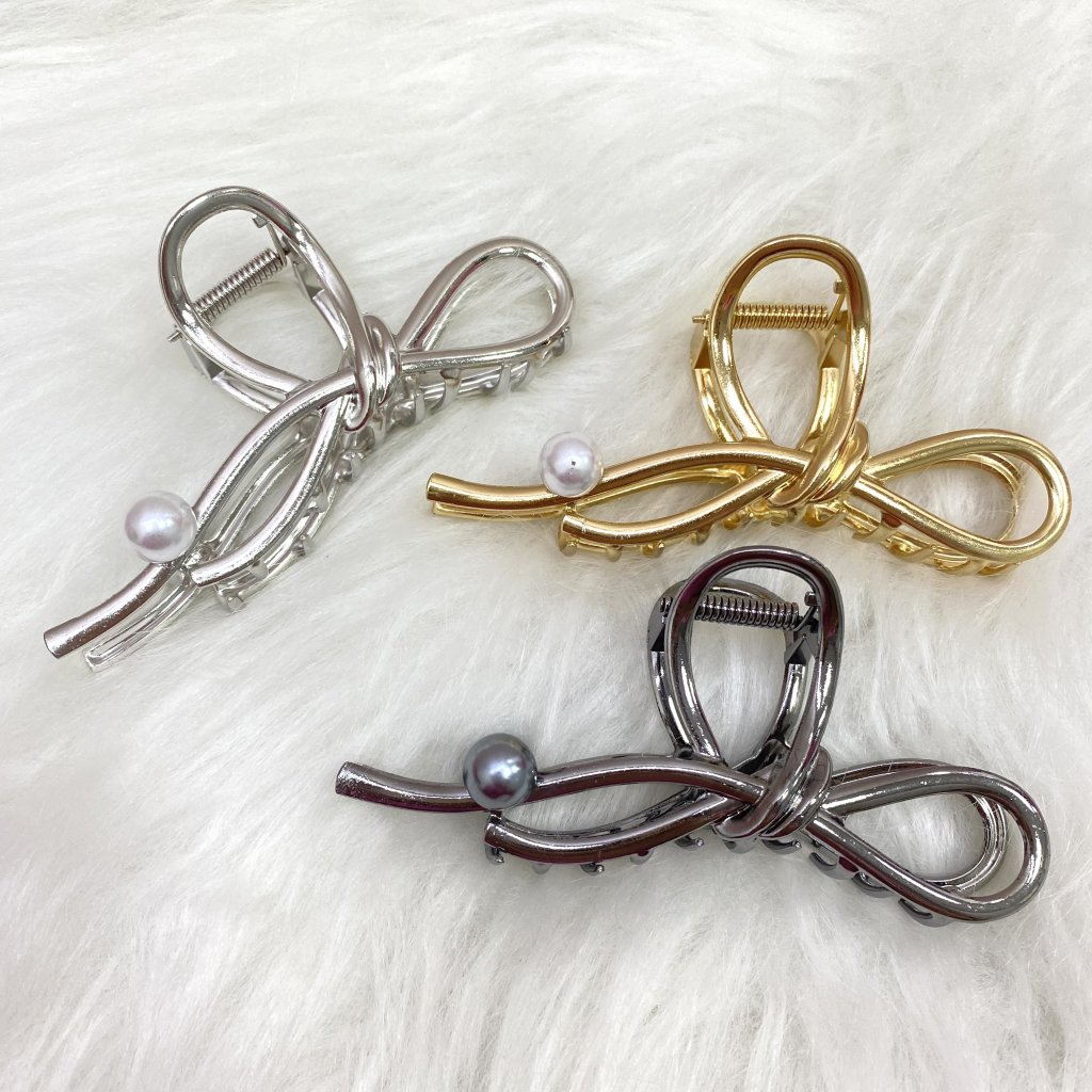 Presilha metal em laço c/ pérola ✨