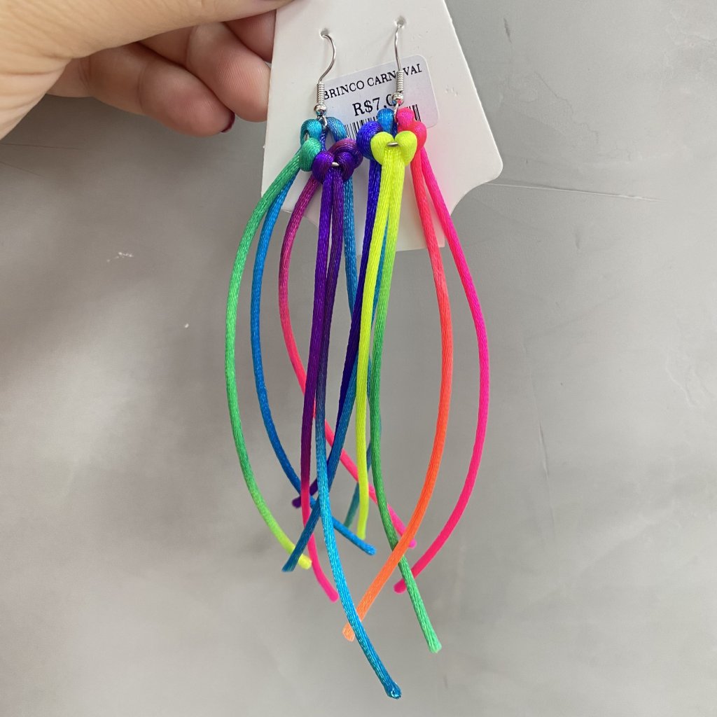 Brinco prata fio colorido carnaval 🎊