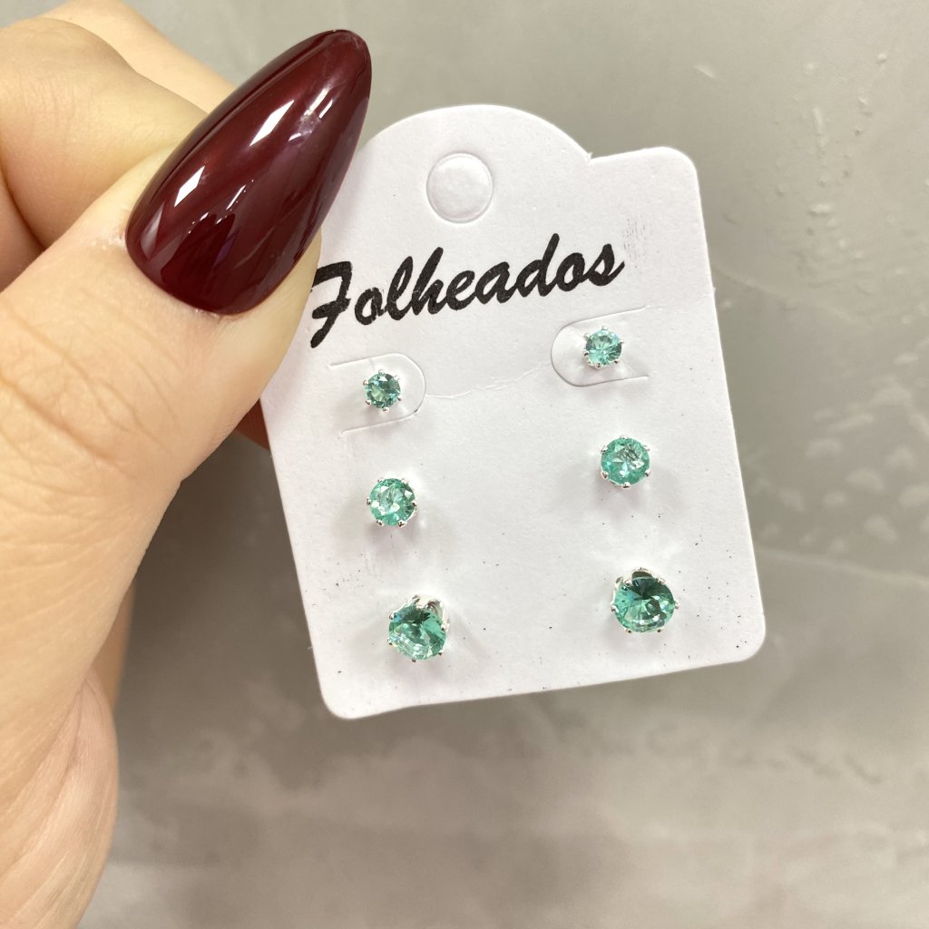 Trio de brincos prata folheado ponto de luz pequenos verde claro ✨