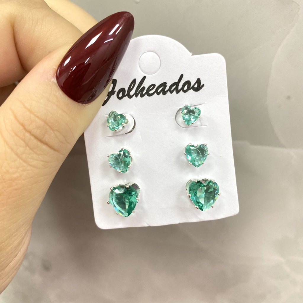 Trio de brincos prata folheado ponto de luz coração verde claro ✨
