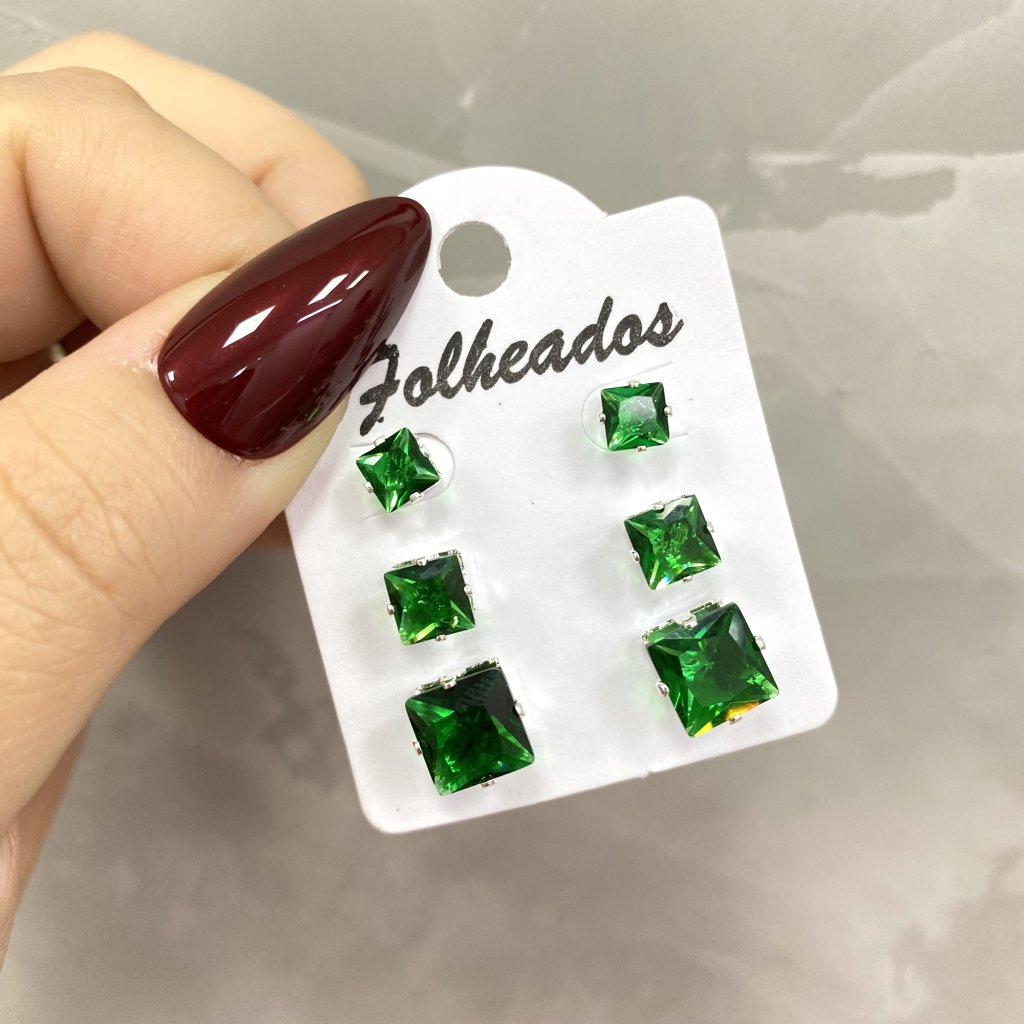 Trio de brincos prata folheado ponto de luz quadrado verde esmeralda ✨