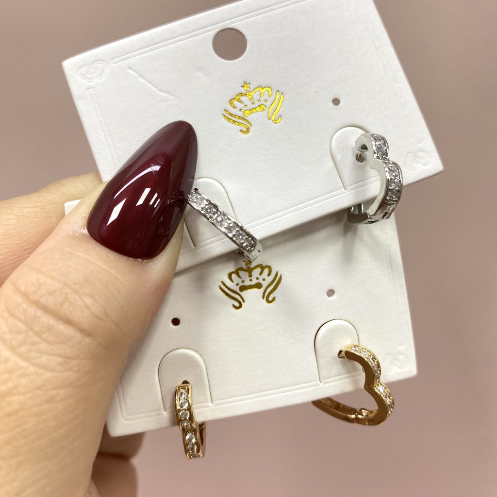 Brinco Bijoux modelo coração cravejado ✨