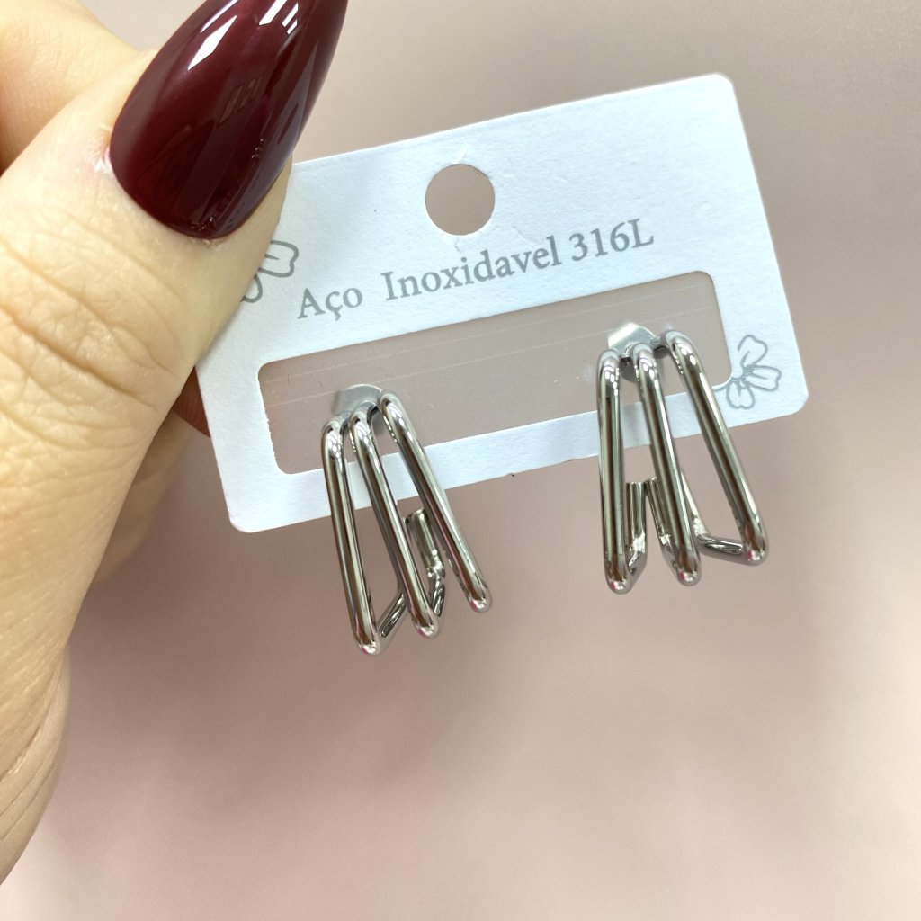 Brinco em aço inox modelo quadrado liso ✨