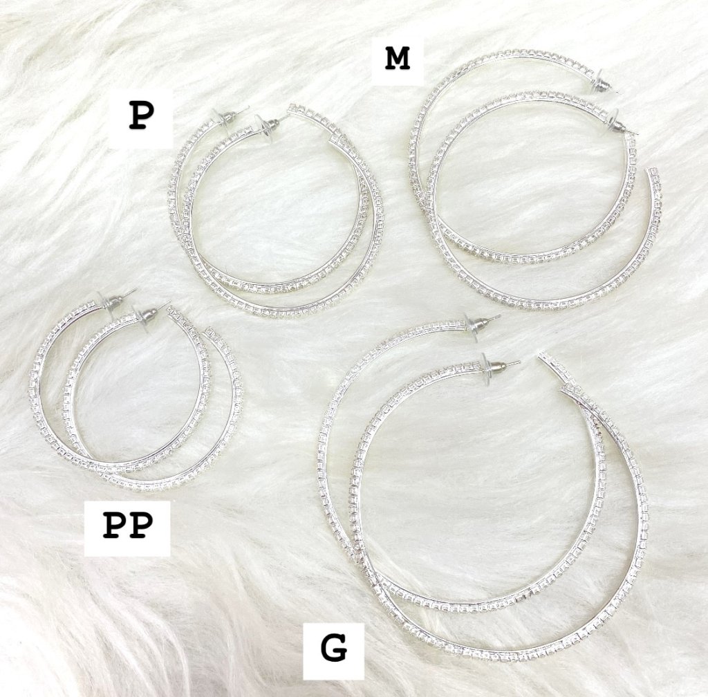 Argola prata folheada Cravejado ✨