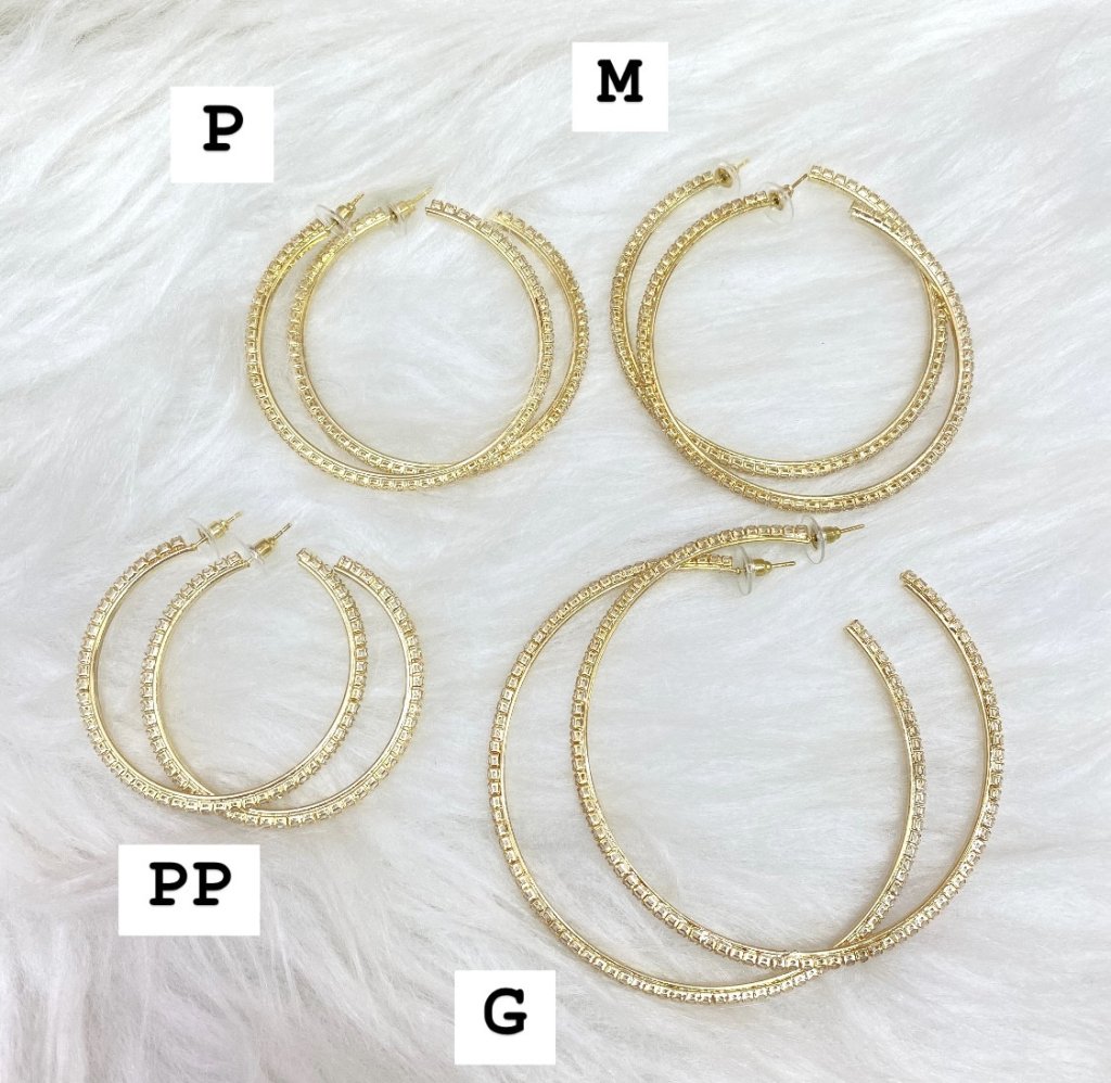 Argola dourada folheada cravejada ✨