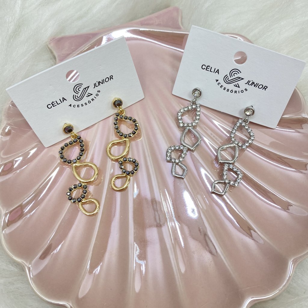 Brinco Bijoux modelo médio cravejado (Célia Júnior) ✨