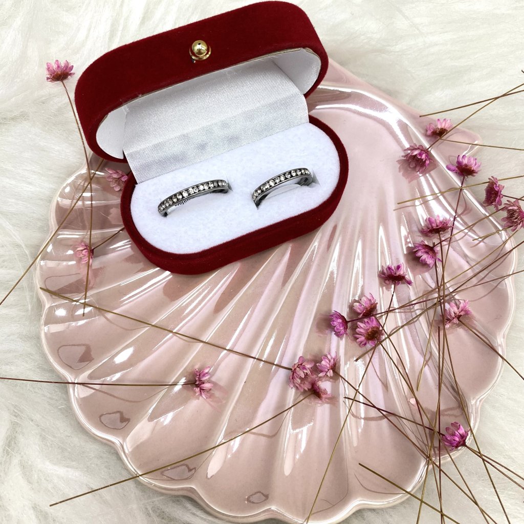 Aliança prata em aço inox toda cravejada ✨