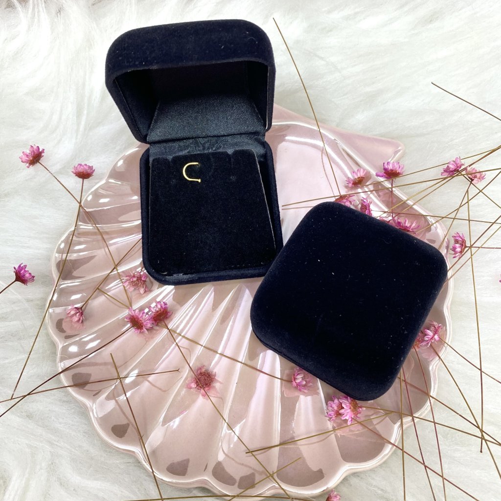 Caixinha para brinco e colar formato quadrado veludo preto ♥️